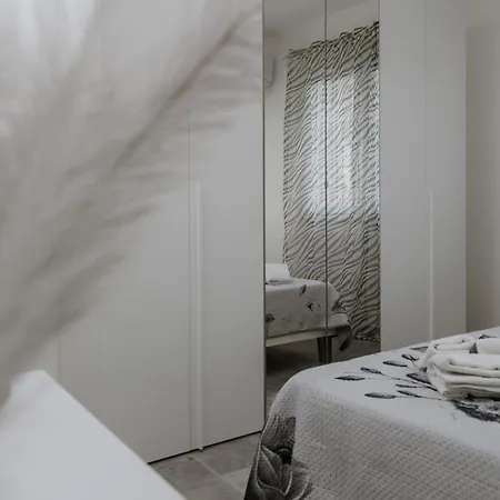 Apartment House Paradise- House Arena Porticello