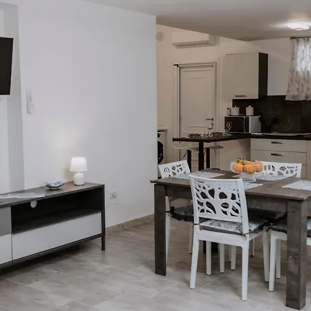 House Paradise- House Arena Apartment *