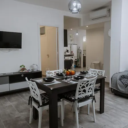 Apartment House Paradise- House Arena Porticello